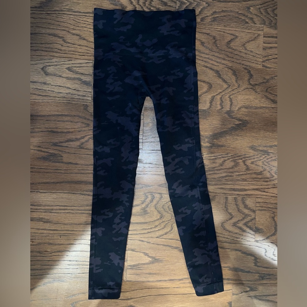 Spanx Look‎ at Me Now Camo Leggings - Picture 3 of 5